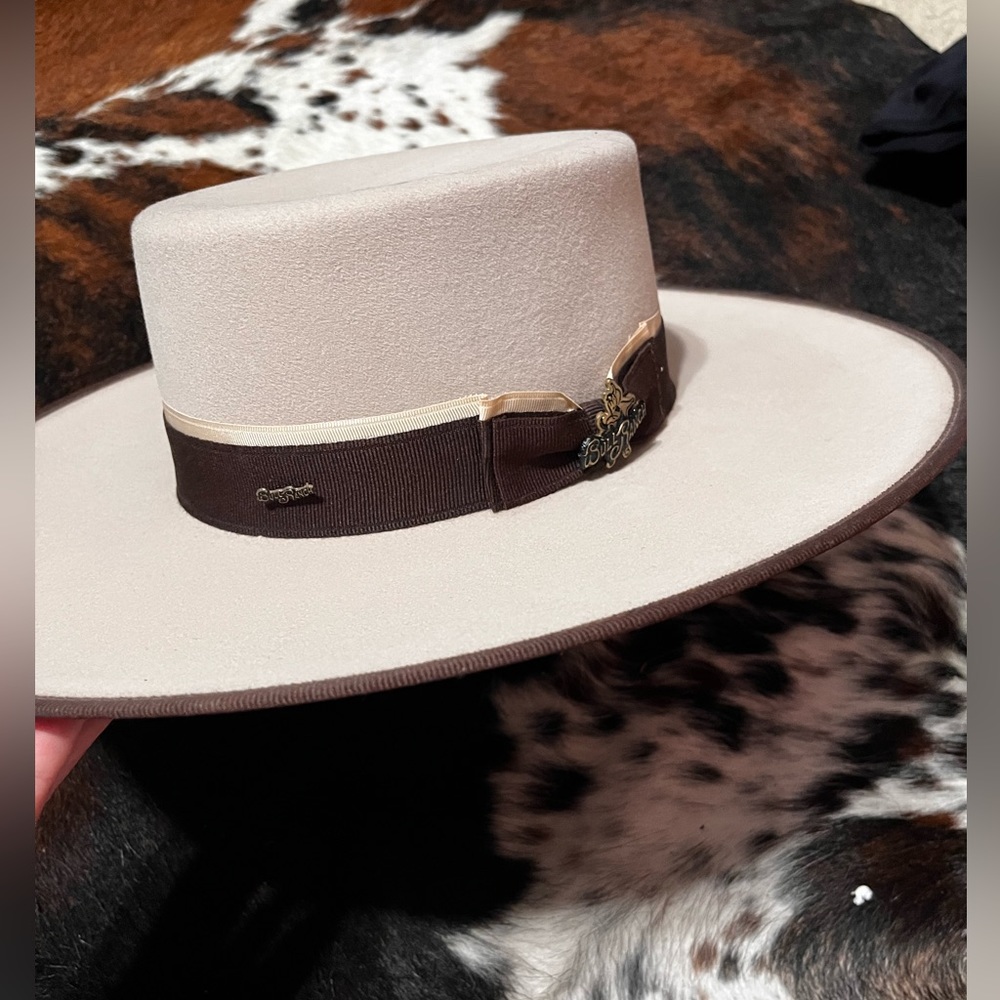 FLAT BRIM COWGIRL HAT